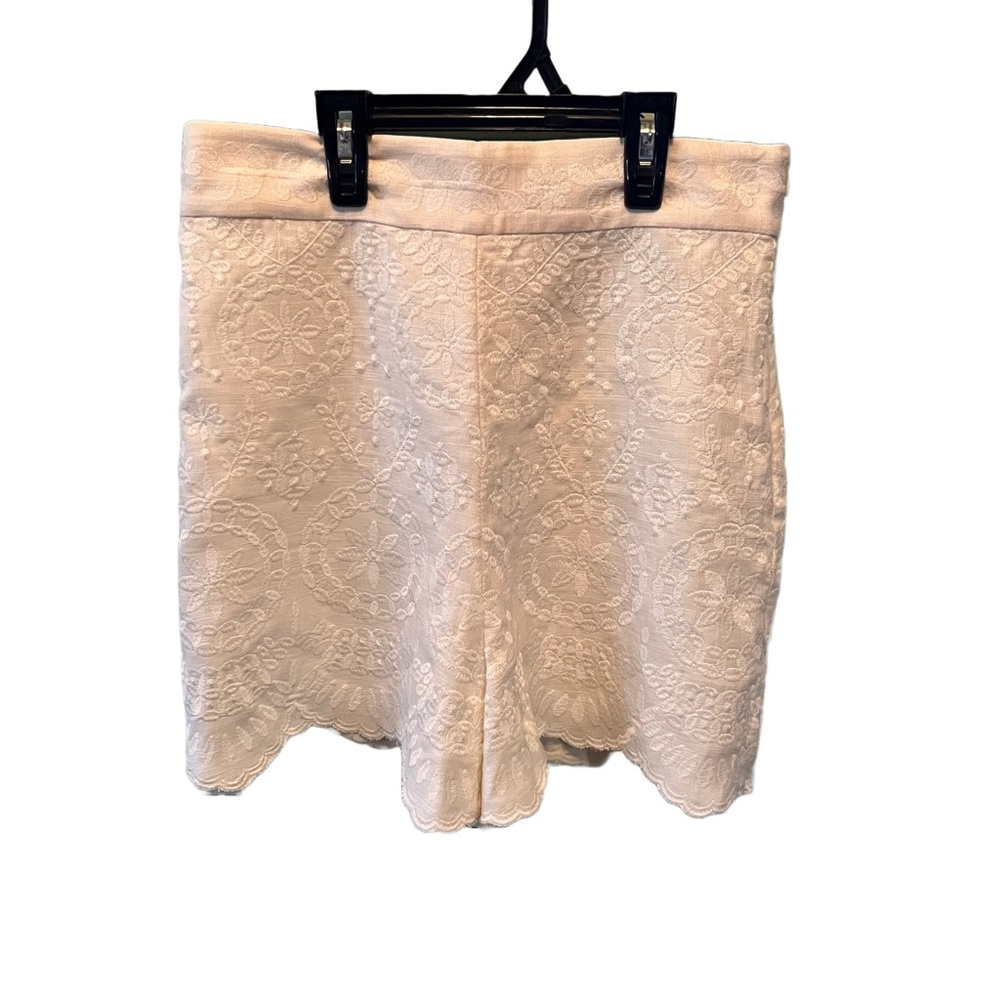 Elegant Zara Cream Lace Women's Shorts. Size Small